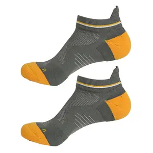 Calzini sportivi Unisex calzini di cotone alla caviglia personalizzati Logo OEM calzini da corsa
