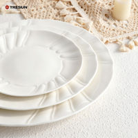 Assiettes de présentation rondes en céramique ivoire gaufrée de style italien, en porcelaine, pour mariage, vente en gros d'usine