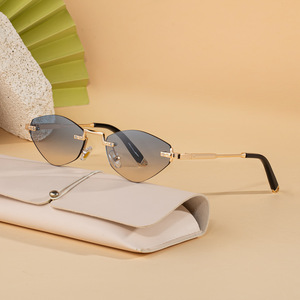 Gafas de sol personalizadas con montura de ojo de gato para mujer, con patillas metálicas, protección UV400, estilo Instagram, clase 2 - Product Image 3