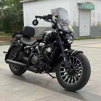 Motocicleta Usada Benda Rock 250 Cruiser en Excelentes Condiciones. Motor de 250cc, Bicilíndrico en V, Refrigerado por Líquido, 4 Tiempos, 6 Velocidades, Transmisión por Correa, ABS