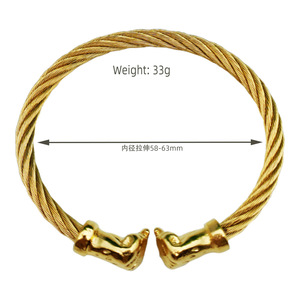 <span class=keywords><strong>Bracelet</strong></span> à breloques tendance pour hommes avec un design cool Couronne de poing en câble métallique tissé en acier inoxydable doré Accessoires personnalisés Vente en gros - Product Image 2