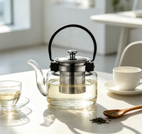 Théière classique carrée à côtés droits en verre borosilicate lisse, avec poignée en métal noir, faite à la main, écologique et durable