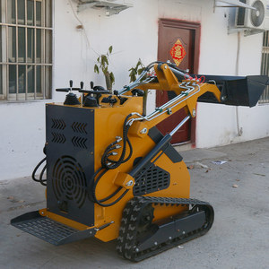 Minicargadora Compacta de Gasolina Confiable con Ruedas y Orugas Pequeñas, con Motor para Uso Profesional en Paisajismo - Product Image 3