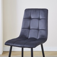Fauteuils d'hôtel en velours marron matelassé : avec pieds noirs, offrant un confort pour toutes les pièces