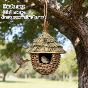 Nichoir à oiseaux tissé à la main 17x22 en herbe, à suspendre en extérieur pour le jardin - Product Image 2