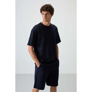 Ensemble de shorts en coton bleu marine pour homme Air Jones, coupe ample, texture épaisse et douce - Tenue d'été confortable en deux pièces - Product Image 2