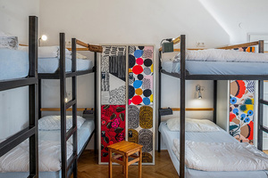 Cama litera de madera y acero para hotel, hostal juvenil, habitación económica, fabricante OEM ODM, personalización para habitaciones de hotel - Product Image 4