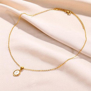 Collares con colgante inicial de 26 piezas, venta al por mayor, collar con letra ovalada de oro esmaltado blanco, regalo de cumpleaños para mamá y <span class=keywords><strong>novia</strong></span> - Product Image 4