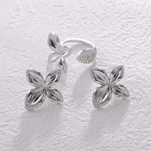 Juego de Joyería de Flores de Oro de 18k Kinnear Clover, Sin Deslustre, Aretes, Gargantilla, Collar, Brazalete y Anillo para Bodas de Mujeres Africanas en Dubái - Product Image 6