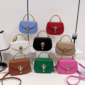 Sac à main pour femmes de style français à la mode. Fabriqué en matériau PU. Avec des motifs géométriques.8957 - Product Image 1