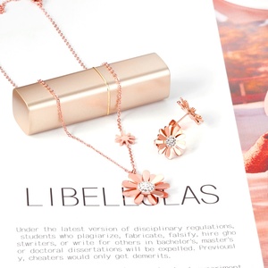 ASON ชุดเครื่องประดับสแตนเลสดอกไม้ชุบทอง18K สุดหรูสำหรับผู้หญิง - Product Image 5