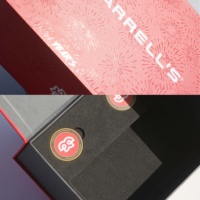 Boîte cadeau de Noël rouge à fermeture magnétique, papier artistique, revêtement UV, logo personnalisé, emballage de luxe, doublure intérieure en éponge