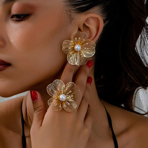 Wholesale <b>Jewelry</b> <b>Set</b> Hollow Mesh Flower Earrings Sweet Exaggerated <b>Pearl</b> Ring Earrings - Product Image 1