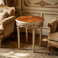 Table d'appoint ronde de luxe avec plateau en marbre orange et cadre en bois sculpté à la main avec feuilles d'or pour une décoration classique de la maison