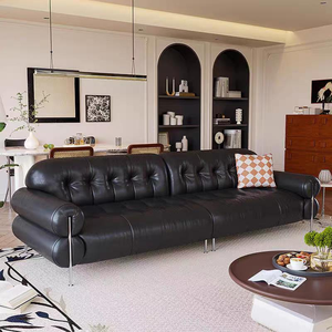 Sofá de Cuero Negro Premium con Mechones, 4 Plazas, Brazos Enrollados y Patas Metálicas para Sala de Estar Vintage - Product Image 6