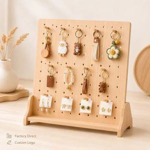 Tablero de madera para colgar llaves, tablero para colgar llaves en la entrada, expositor de pendientes y collares para tocador de dormitorio. - Product Image 1