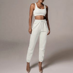 Pantaloni da jogging con Logo personalizzato 2 pezzi Crop Top pantaloni a due pezzi Set comodo allenamento in cotone Sexy da <span class=keywords><strong>donna</strong></span> 2022 primavera Set da 2 pezzi - Product Image 2