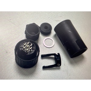 Prise de câble Hylik 6 pôles plus terre, diamètre extérieur 8-10 mm avec dispositif anti-tension pour usage automobile - Product Image 4