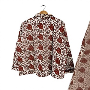 เสื้อเชิ้ตแขนยาวลายดอกไม้ผ้าฝ้ายสำหรับผู้ชาย สวมใส่สบาย ซักเครื่องได้ เหมาะสำหรับฤดูใบไม้ผลิ เป็นของขวัญสำหรับเธอ - Product Image 2