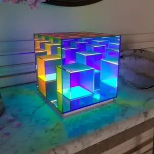 베스트 셀러 제품 2023 마법의 RGB 색상 분위기 스마트 테이블 램프 큐브 책상 Led 빛 장식