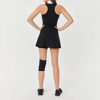 Vente en gros de robe de tennis avec fermeture éclair sur le devant pour femmes, polo sans manches de couleur contrastée pour femmes, robe de golf avec short et poche 2 en 1