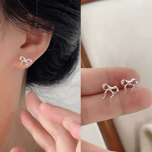 Pendientes de tuerca florales de alta gama Niche 2026, nuevos, con pasador de plata pura S925, delicada forma de flor, para mujer, oficina, cumpleaños, regalo de San Valentín - Product Image 3