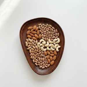 Assiette à dessert en bois jetable, faite à la main, durable, forme irrégulière, design minimaliste, en bois de hêtre naturel massif, poli - Product Image 6