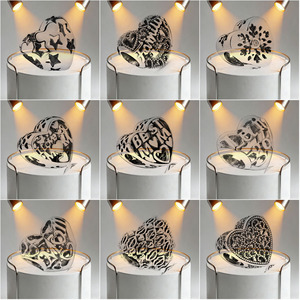 Venta al por mayor de abalorios de plata <span class=keywords><strong>S925</strong></span> Fitpandoraer con forma de corazón, luna y estrella, diseño de huellas de manos de pareja, huecos, para DIY - Product Image 3