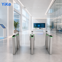Portillon pivotant piétonnier haute vitesse en acier inoxydable 304 avec système de contrôle d'accès par barrière optique pour hall d'entreprise intelligent