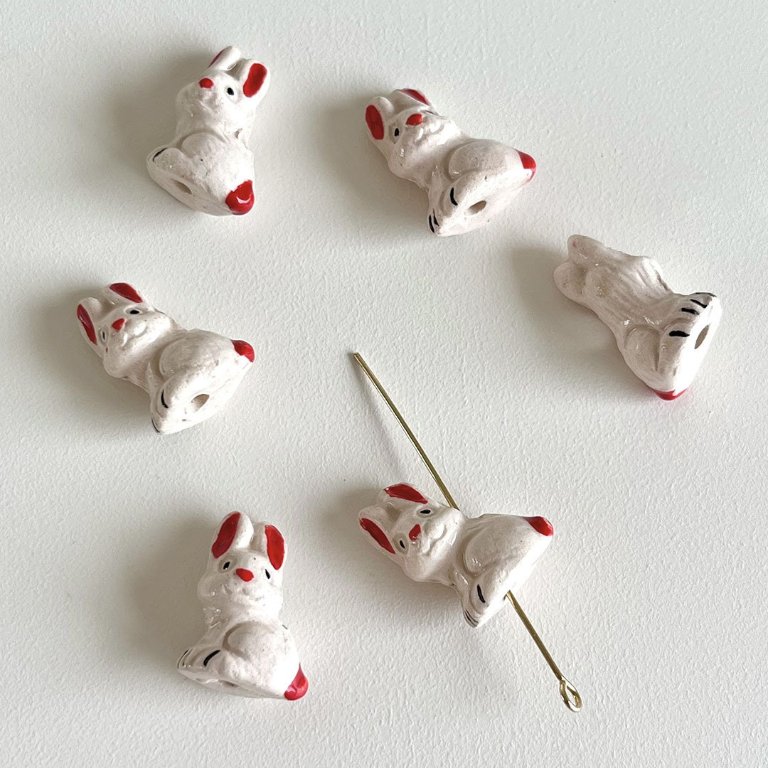 Conejo sentado (16*12mm)