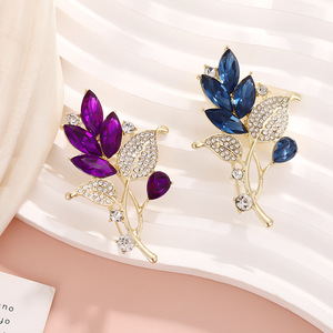 Crystal <b>Leaf</b> Rhinestone Brooch Women's Zinc Alloy 6x4Cm Party Accessory Elegant Corsage For Suit And Cheongsam - Product Image 3