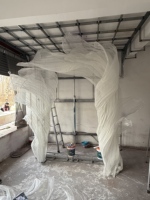 Installation artistique géante en organza de luxe, faite à la main et personnalisée, avec un design unique pour la décoration de mariage et d'événements en extérieur