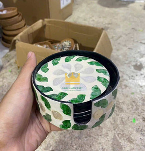 Posavasos y alfombrillas de café redondos decorativos modernos de ratán ecológico hechos a mano con patrón floral de 6 piezas y mosaico de conchas marinas - Product Image 4