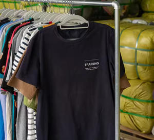 Venta Caliente de Camisetas de Marca de Lujo de Segunda Mano al por Mayor en Línea, Fardos de <span class=keywords><strong>Ropa</strong></span> <span class=keywords><strong>Usada</strong></span> Mixta - Product Image 4