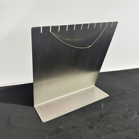 Support de présentation de collier en acier inoxydable brossé personnalisé en forme de L, présentoir à bijoux pour magasin de détail, support de collier en métal