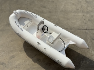 Huihao Maßgefertigtes 3,9m Weißes Glasfaser-Fischerboot RIB-Boote Yacht mit Frontsteuerung zum Verkauf - Product Image 5
