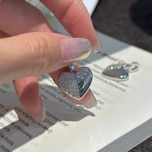 Pendentif en argent pur S925 en forme de cœur antique avec zircon, simple, tendance, rétro, au tempérament français, design unique et original - Product Image 1