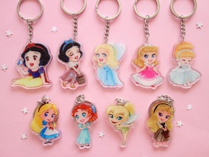 Breloques en acrylique personnalisées OEM/ODM : Princesse, Héroïnes (<span class=keywords><strong>Ariel</strong></span>, <span class=keywords><strong>Raiponce</strong></span>, Belle, Cendrillon, Blanche-Neige) – Cadeaux mignons - Product Image 2
