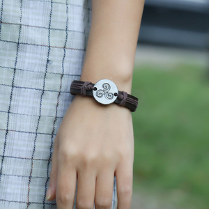 Bracelet Triskele Teen Wolf tendance pour femmes et hommes, bracelet en cuir avec breloque ronde, bracelet tressé, bracelet manchette, accessoires de bijoux - Product Image 2