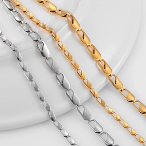 Collier en acier inoxydable unique et tendance, disponible en gros pour hommes et femmes - Product Image 1