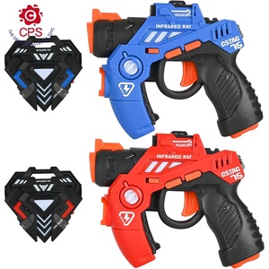 مجموعة مسدسات علامة ليزر من بندقيتين مع شاشة عرض LED رقمية مجموعة بطاقات Vests للأطفال لعبة معركة داخلية خارجية - Product Image 1