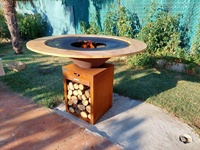Barbecue au charbon en acier Corten patiné avec rangement pour bois, station de cuisson extérieure en acier vieilli pour patio et jardin