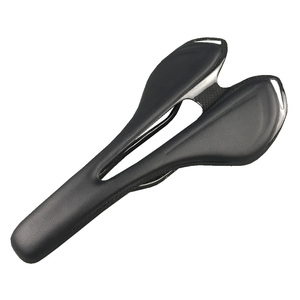 <span class=keywords><strong>Selle</strong></span> <span class=keywords><strong>de</strong></span> vélo confortable en cuir <span class=keywords><strong>et</strong></span> fibre <span class=keywords><strong>de</strong></span> carbone pour VTT <span class=keywords><strong>et</strong></span> vélo <span class=keywords><strong>de</strong></span> route, avec ventilation simple, toutes saisons - Product Image 6