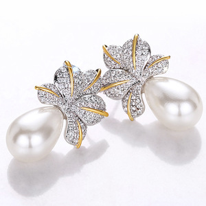 Orecchini a Perno con Perle a Forma di Foglia per Donne, Gioielli Eleganti e Scintillanti per le Orecchie - Product Image 2