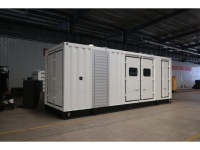 Générateur compact 1900 kW avec châssis robuste pour l'alimentation temporaire des opérations commerciales portuaires