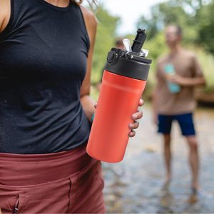 Botella de Agua de Acero Inoxidable Aislada de 700 ml, Libre de BPA, con Asa de Transporte Portátil, Antideslizante, de Doble Pared, para Viajes al Aire Libre - Product Image 1