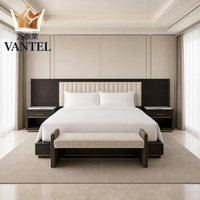 Ensemble de mobilier de chambre d'hôtel sur mesure : lit, armoire, meuble TV, table de chevet, canapé et porte-bagages pour projets de chambres d'hôtes