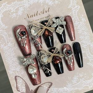 Shen Ji เล็บมือปลอมสีแดง, มีฮู้ดสำหรับขับขี่สไตล์ฝรั่งเศสดวงตาของแมวทำเล็บมือแบบบาโรกแบบมีตา - Product Image 3