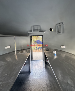 Four à pizza mobile au bois, remorques alimentaires entièrement équipées, nouvelle fabrication de camions de restauration rapide avec véranda arrière et four à pizza - Product Image 4