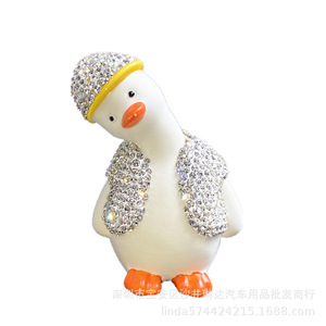 Ornement de voiture en forme de canard mignon, décoration de tableau de bord en céramique avec écharpe rouge et chapeau pour la décoration intérieure du véhicule - Product Image 5